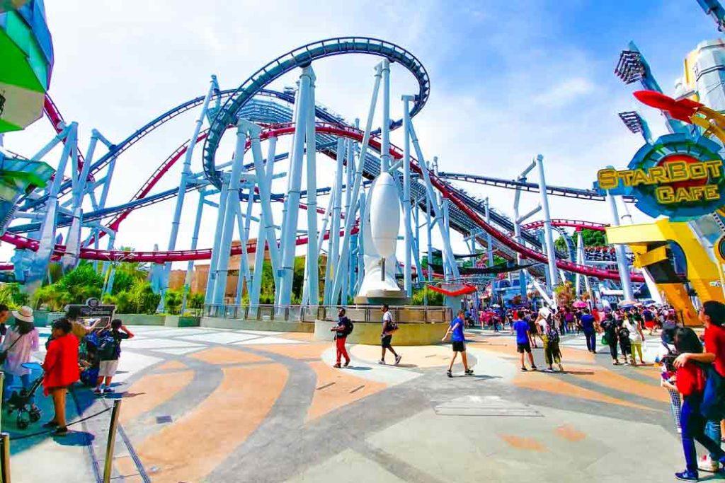 Worlds of Wonder amusement park Noida taxi from Delhi