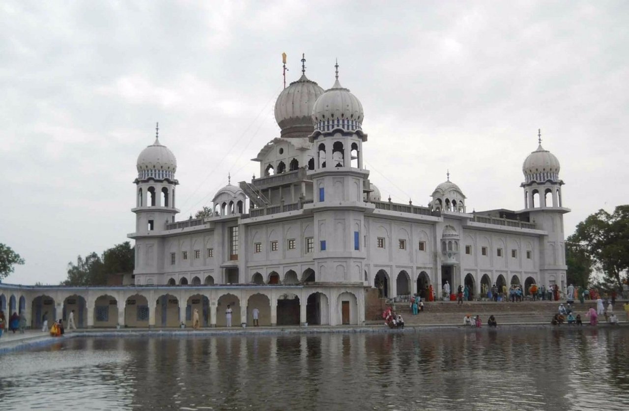 Divine temple stop on Delhi to Ambala taxi trip