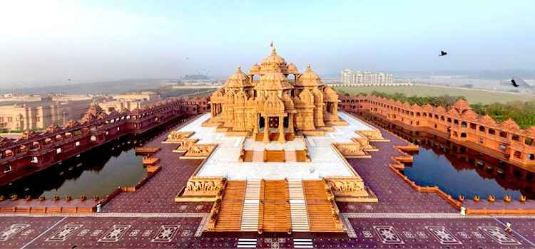 Tourist places in Noida with cab service from Delhi